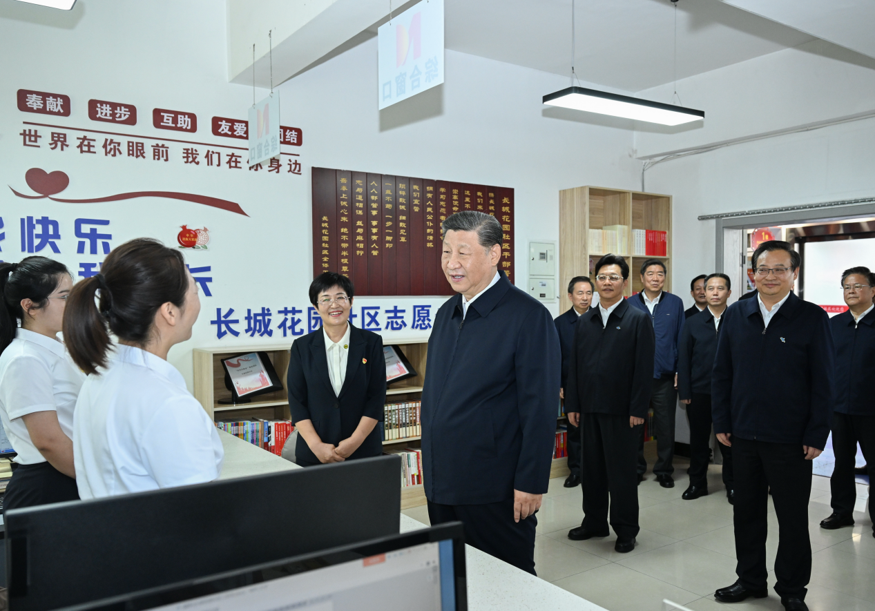 2024年6月19日，習(xí)近平總書記來到寧夏銀川市金鳳區(qū)長城花園社區(qū)考察。