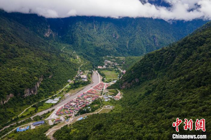 西藏山南勒布溝風(fēng)光?！〗w波 攝