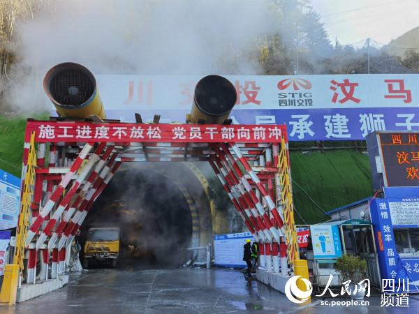 獅子坪隧道口。郭瑩 攝