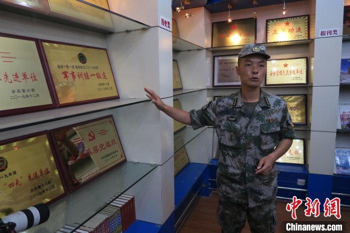 圖為南疆軍區(qū)某合成團1連連長齊楠。　楊程晨 攝