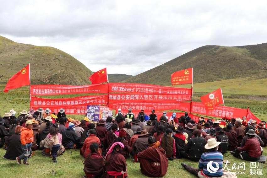 草地上宣講。巴登攝