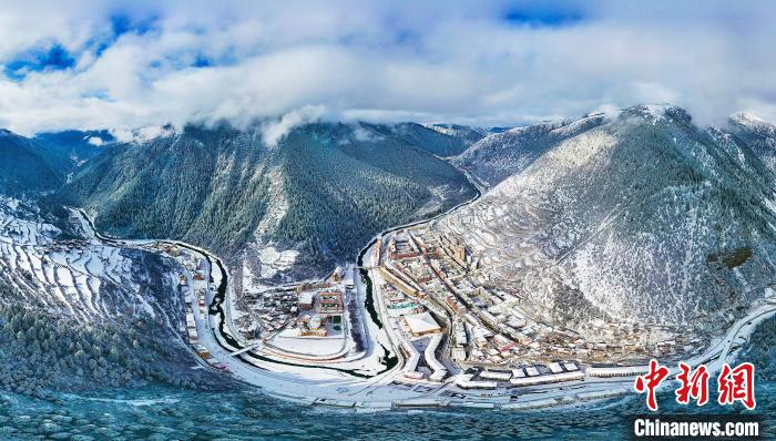 壤塘的雪后美景?！∪捞量h融媒體中心供圖
