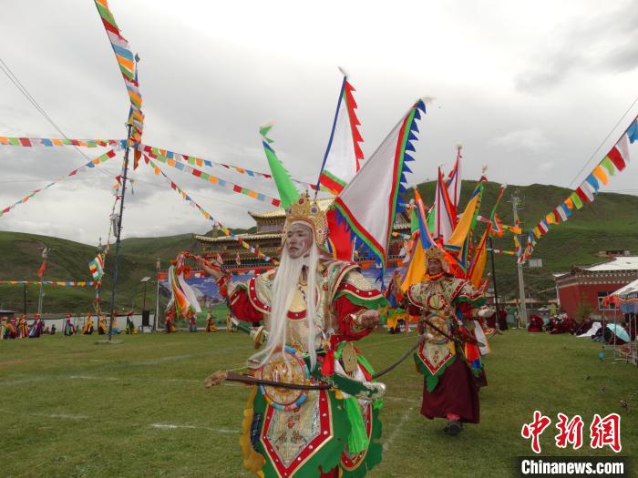 圖為演員進(jìn)行表演?！“喱斂h文體旅游廣電局 供圖