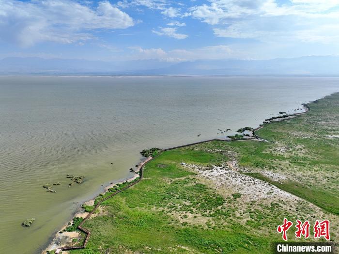 圖為航拍都蘭湖國家濕地公園?！∑钤鲚?攝