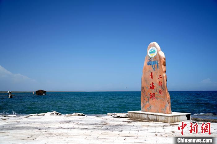 圖為青海湖景區(qū)一角?！O睿 攝
