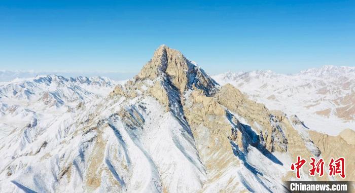 圖為山川被白雪覆蓋?！《继m縣融媒體中心供圖