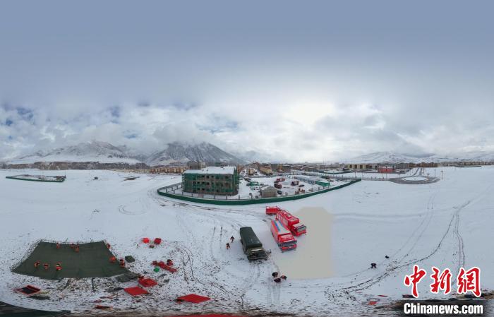 圖為地震實(shí)戰(zhàn)演練現(xiàn)場(chǎng)全景?！∮駱湎拦﹫D