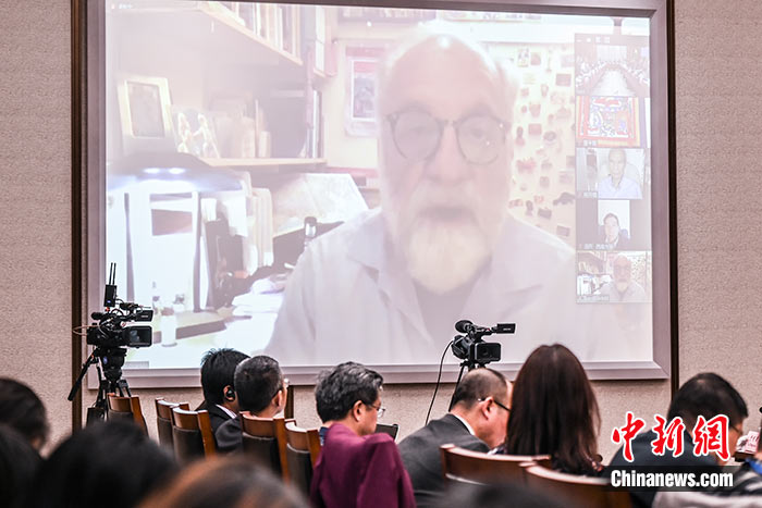 5月16日，由中國社會科學院西藏智庫、中國社會科學院民族學與人類學研究所主辦的第五屆西藏智庫國際論壇在北京舉行。美國紐約州立大學教授譚·戈倫夫在主旨演講中表示，自20世紀80年代以來，西方學者對西藏研究的范圍逐漸擴大，但西藏的語言和宗教仍然是最吸引西方學者的研究領域。 <a target='_blank' ><p  align=