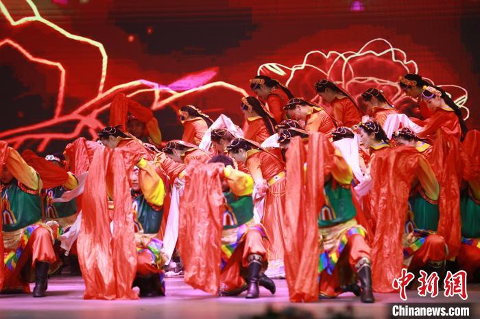 圖為農(nóng)行西藏分行演出現(xiàn)場?！∞r(nóng)行西藏分行 供圖