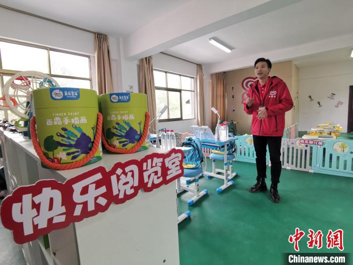 拉薩市堆龍德慶區(qū)幫普村的“心路文化空間”設有舒適的閱覽室?！≮w延 攝