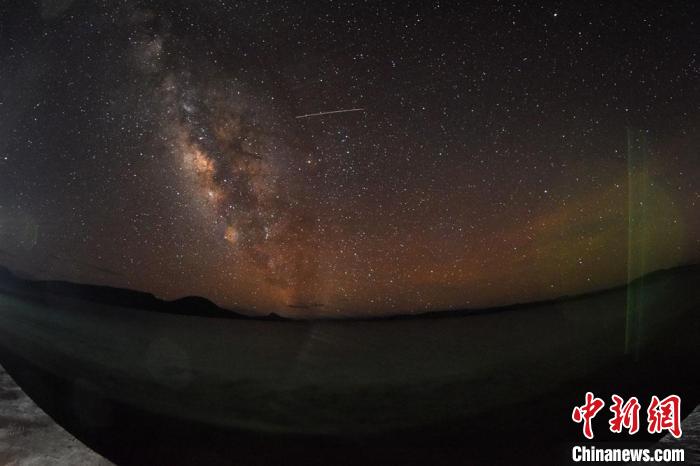 錯(cuò)鄂湖星空璀璨，一顆流星劃過。　<a target='_blank' ></p><p  align=