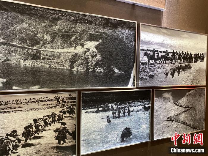 紅樓內(nèi)展廳，圖為昌都戰(zhàn)役中的人民解放軍。彭寧鈴 攝