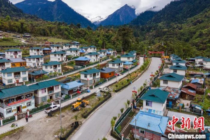 墨脫公路上的達木珞巴民族鄉(xiāng)貢日村，該村此前為舊墨脫公路著名的物資轉運點，被稱為“80K”。