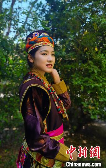 圖為國家級非遺項(xiàng)目——林芝工布藏族服飾?！±盍?攝