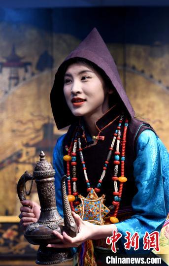 圖為西藏自治區(qū)級非遺項(xiàng)目——山南浪卡子縣的羊卓服飾?！±盍?攝