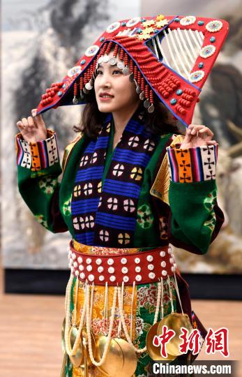 圖為國家級非遺項(xiàng)目——西藏那曲申扎縣的巴扎服飾?！±盍?攝