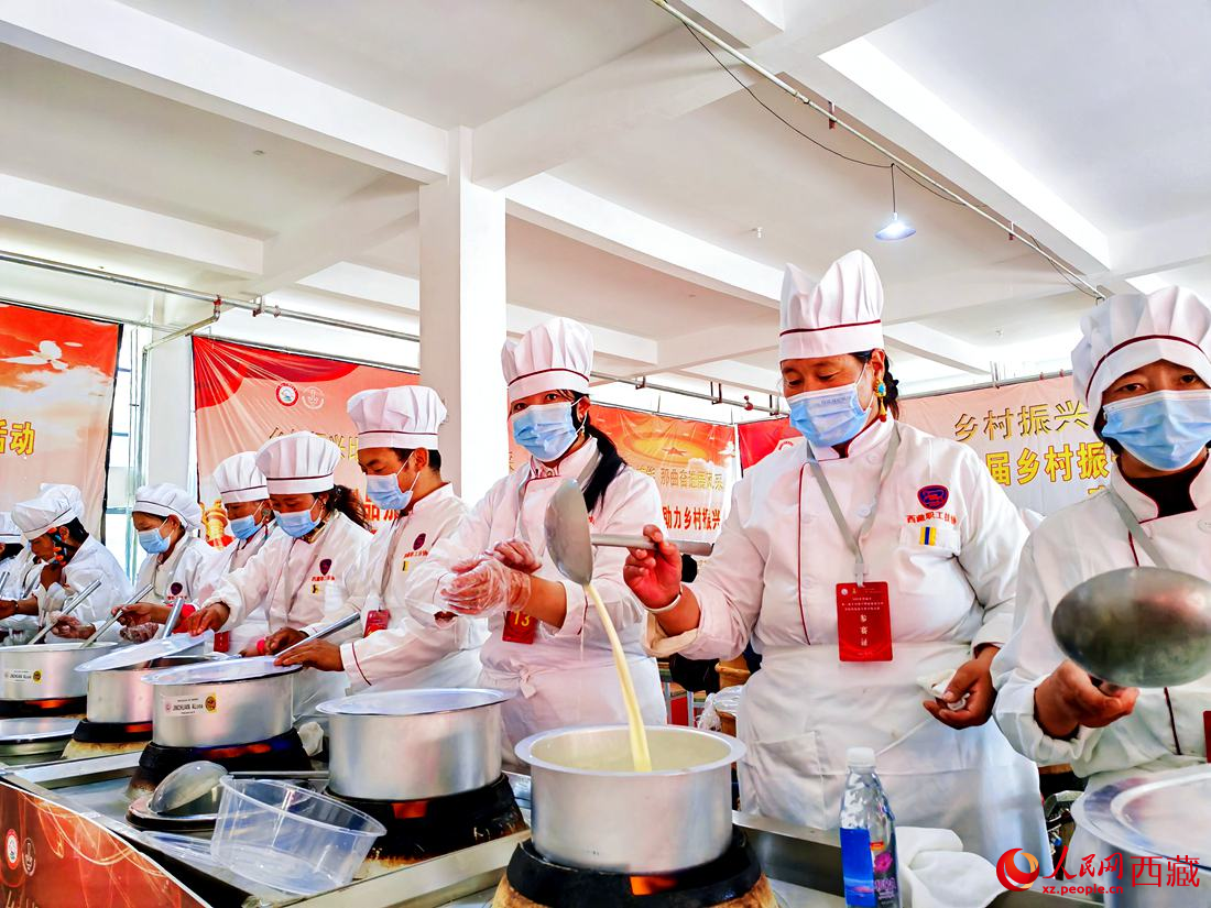 廚藝比拼。人民網(wǎng) 李海霞攝