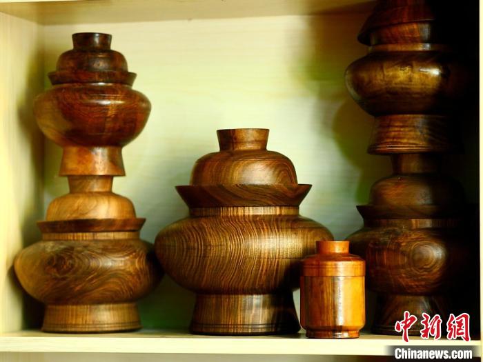 圖為各種木碗成品?！?鄧巴 　攝