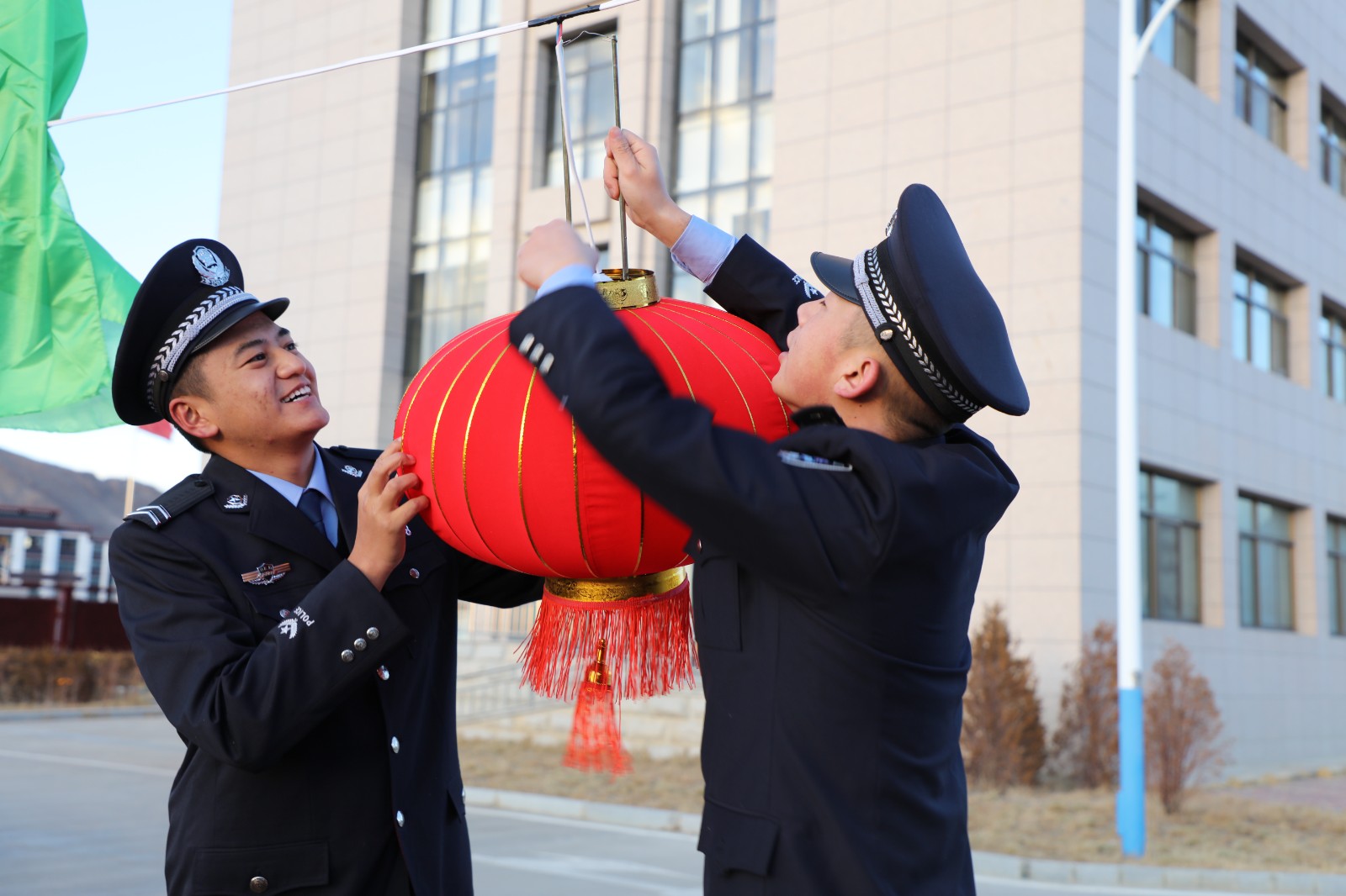 （要聞 新媒體）雪域邊關(guān)的他們，是歸途的(4189296)-20230122091651.jpg