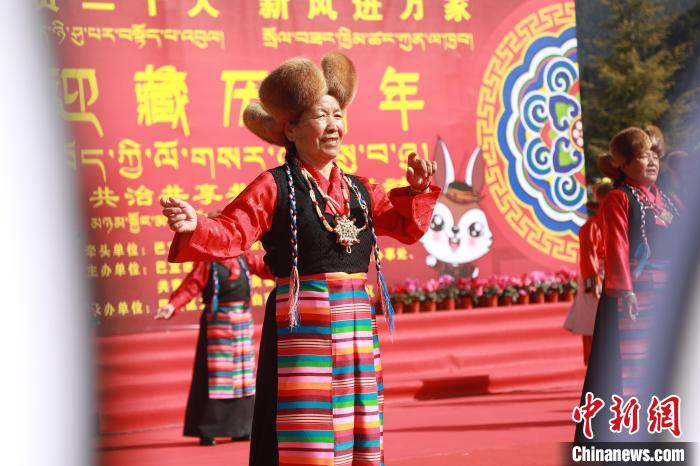 圖為藏歷新年活動(dòng)現(xiàn)場?！埩?攝