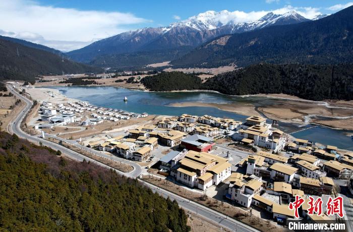 2月17日，西藏林芝魯朗小鎮(zhèn)。(無人機(jī)照片) 李林 攝