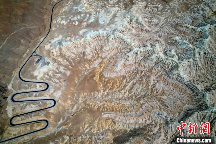 4月5日，西藏阿里札達(dá)土林。(無人機(jī)照片) 李林 攝