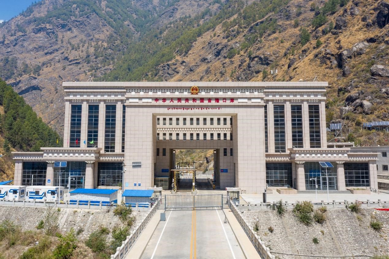 吉隆口岸航拍畫(huà)面。人民網(wǎng)記者 唐宋攝