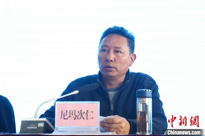 西藏自治區(qū)體育局黨組副書記、局長尼瑪次仁講話。　貢確 攝