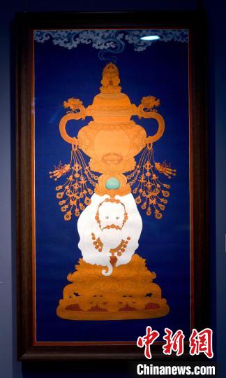 圖為5月16日，展覽中的新創(chuàng)唐卡作品《瑞象承香》?！±盍?攝