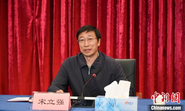 圖為西藏自治區(qū)黨委組織部副部長(zhǎng)、第十批援藏干部人才總領(lǐng)隊(duì)宋立強(qiáng)致辭。