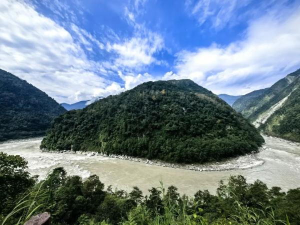 幾代建設(shè)者，歷經(jīng)半個多世紀(jì)完成！這是一條怎樣的公路？