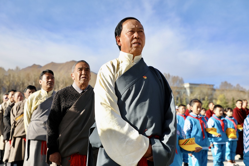 “升國旗、唱國歌”儀式現(xiàn)場。