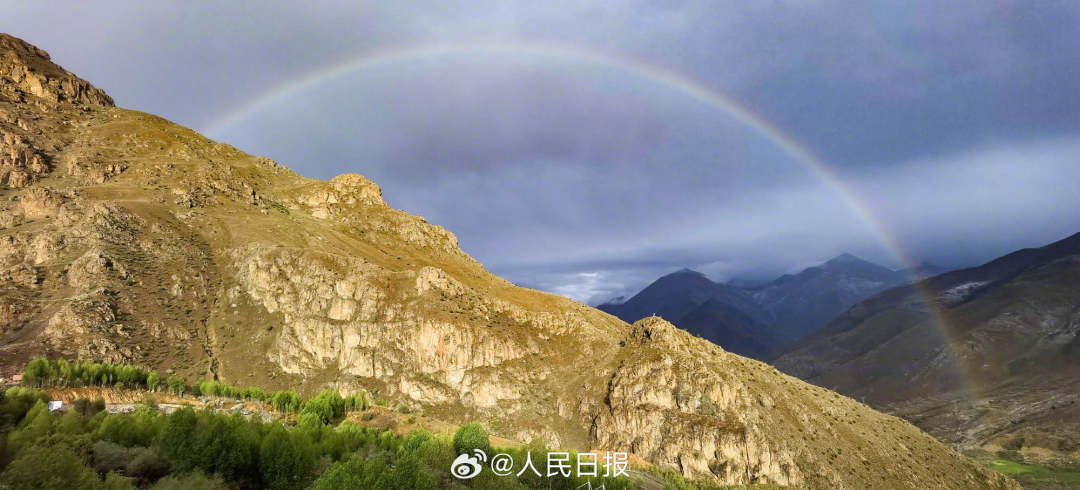 接好運(yùn)！青藏高原現(xiàn)巨大彩虹橋