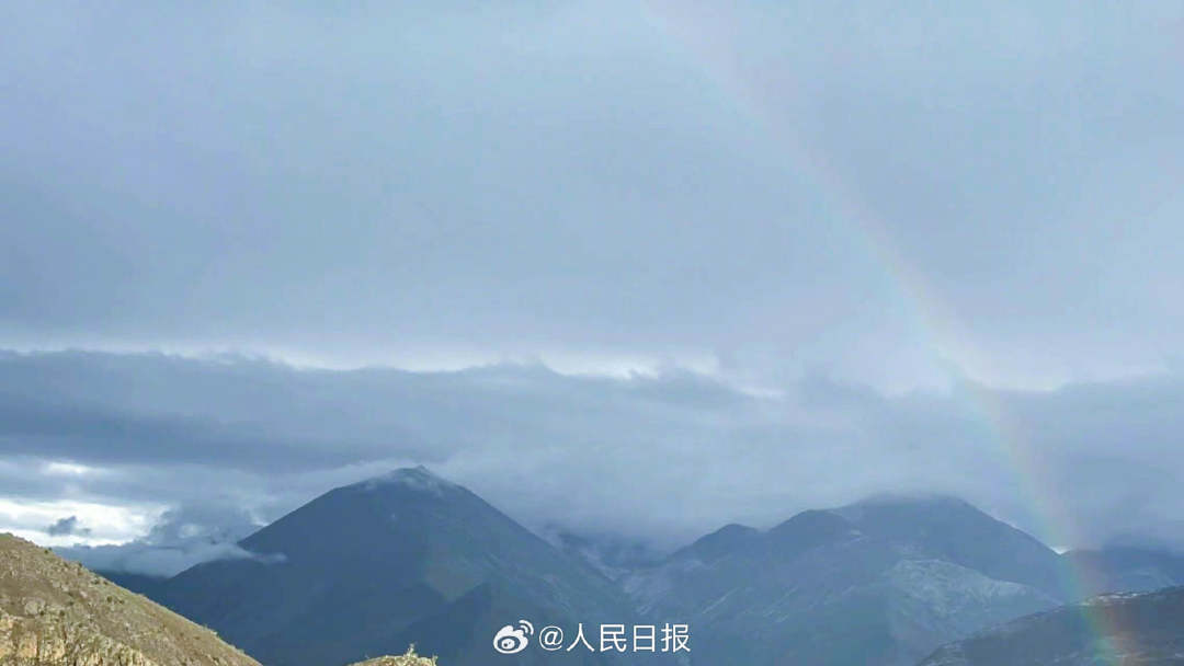 接好運(yùn)！青藏高原現(xiàn)巨大彩虹橋