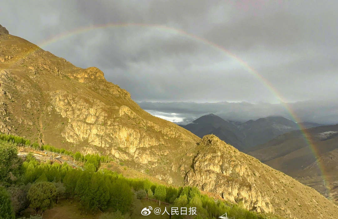 接好運(yùn)！青藏高原現(xiàn)巨大彩虹橋