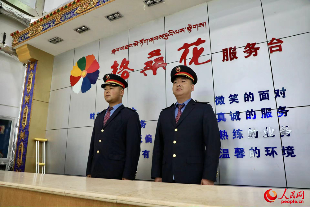 那曲火車站格?；ǚ?wù)臺。人民網(wǎng)記者 次仁羅布攝