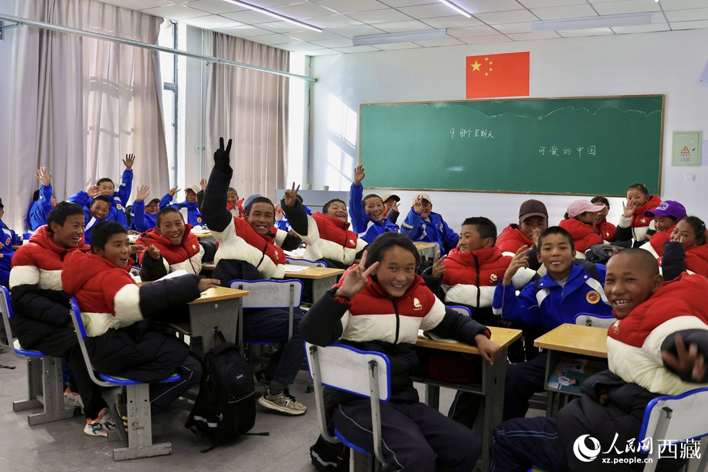 安置在定日縣委黨校讀書的學(xué)生。人民日?qǐng)?bào)記者 鮮敢攝
