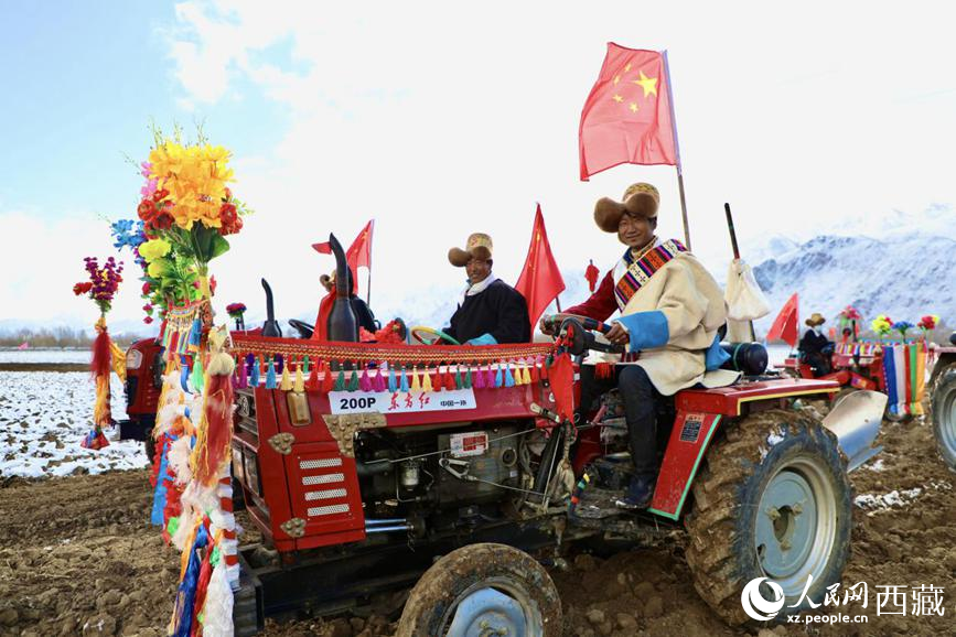 拉薩市墨竹工卡縣唐加鄉(xiāng)莫沖村的春耕儀式現(xiàn)場(chǎng)。人民網(wǎng) 次仁羅布攝