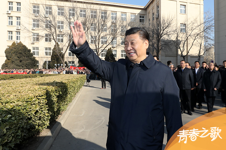 2019年1月17日，習(xí)近平在天津南開(kāi)大學(xué)向?qū)W生揮手致意。